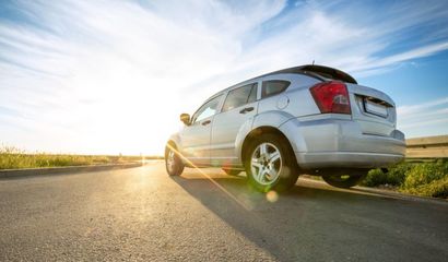 汽车每天暴晒2小时,新车变旧车?做好这3点,保护车漆更清凉